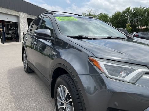 Used 2018 Toyota RAV4 XLE w/ Convenience Package AWD/4WD image 11