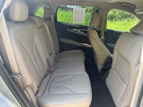 Used 2022 Lincoln Nautilus AWD w/ Premium Package image 16