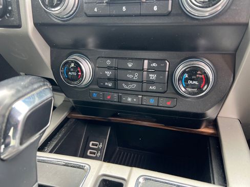 Used 2020 Ford F150 Lariat w/ Equipment Group 502A Luxury AWD/4WD image 9