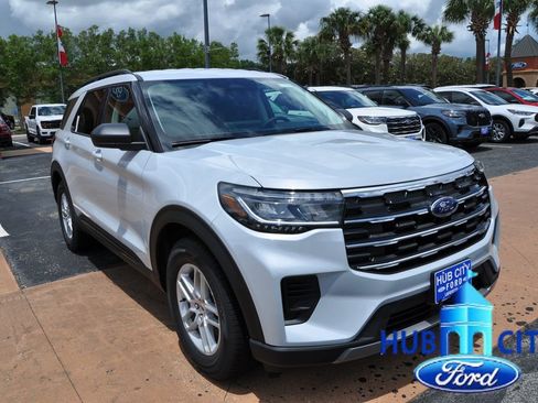 New 2026 Ford Explorer Active RWD image 7