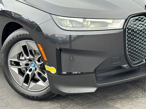 Used 2022 BMW iX xDrive50 w/ Dynamic Handling Package image 3