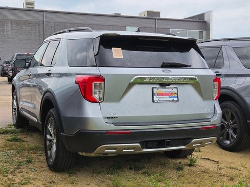 Used 2023 Ford Explorer XLT w/ Equipment Group 202A AWD/4WD image 4