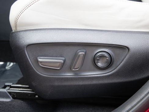 Used 2020 Toyota RAV4 XLE Premium AWD/4WD image 27
