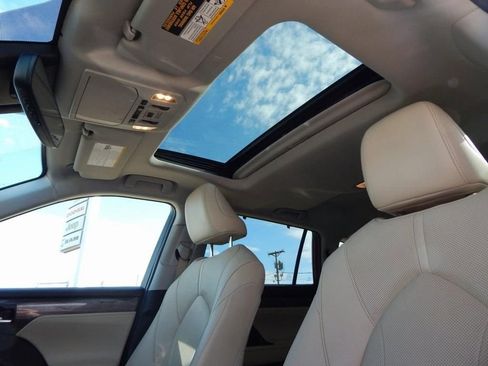 Used 2021 Toyota Highlander Limited image 18