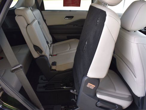 Used 2025 Nissan Pathfinder SL FWD image 66