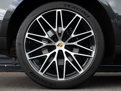 Used 2023 Porsche Macan AWD/4WD image 14