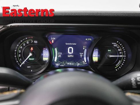 Used 2024 Jeep Wrangler Unlimited AWD/4WD image 18