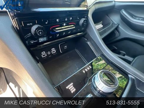 Used 2023 Jeep Grand Cherokee L Limited w/ Luxury Tech Group II AWD/4WD image 8