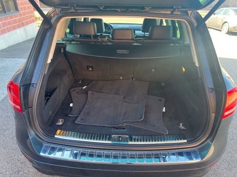 Used 2013 Volkswagen Touareg Sport image 11