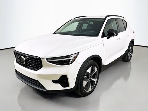 Used 2026 Volvo XC40 B5 Plus AWD/4WD image 1