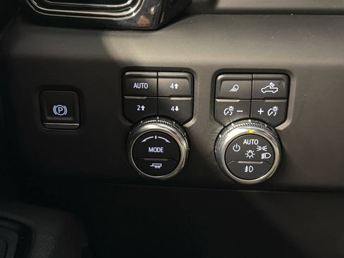 Used 2023 GMC Sierra 1500 AT4X image 43