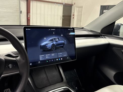 Used 2023 Tesla Model Y Performance image 7
