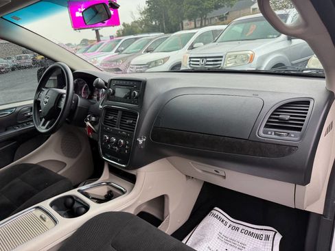 Used 2015 Dodge Grand Caravan SXT w/ Security Group image 38