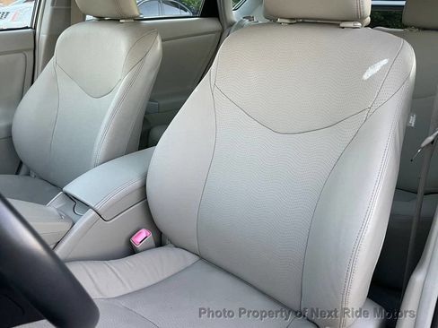 Used 2010 Toyota Prius Five image 16