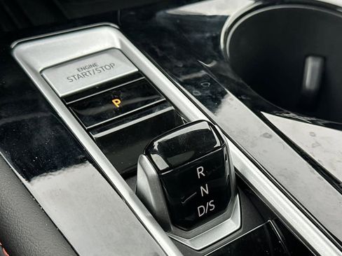 Used 2025 Volkswagen Atlas Peak Edition SE image 26