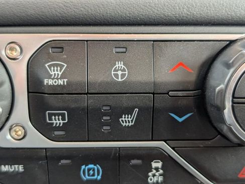 Used 2025 Jeep Wrangler Unlimited Sahara image 18