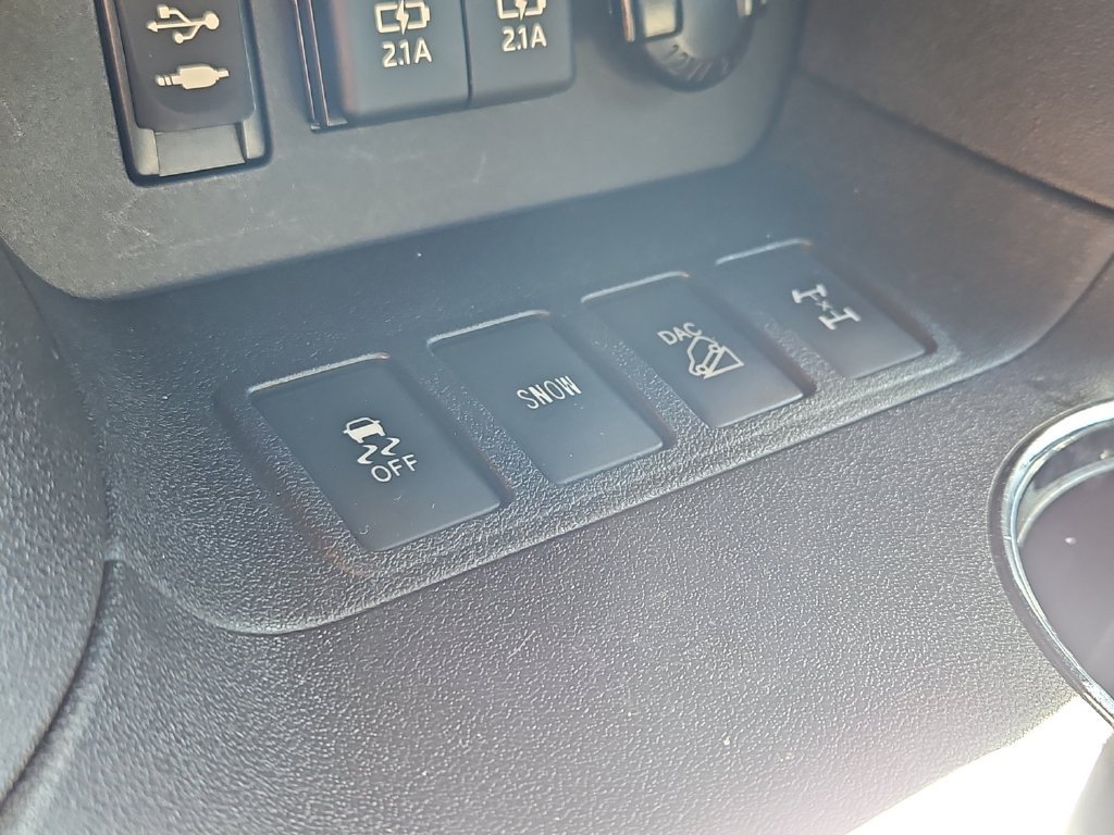 Used 2019 Toyota Highlander SE AWD/4WD image 17