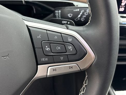 Used 2024 Volkswagen Atlas SE FWD image 17