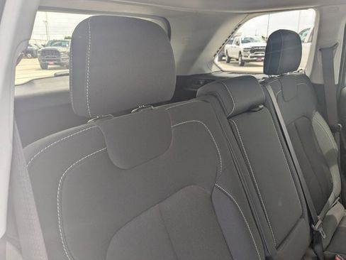 Used 2024 Jeep Grand Cherokee Laredo RWD image 17