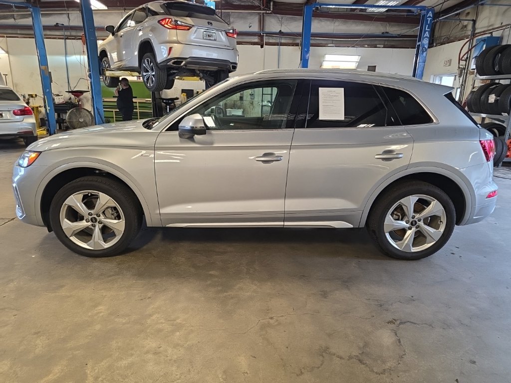 Used 2022 Audi Q5 2.0T Premium Plus w/ Premium Plus Package AWD/4WD image 2