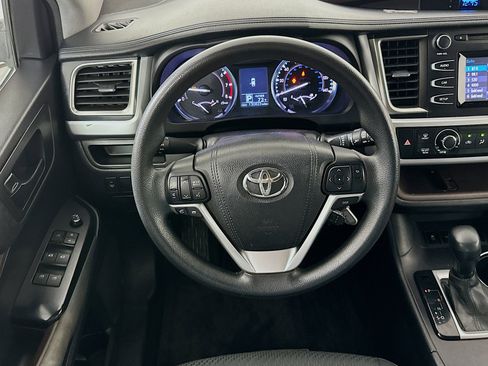Used 2015 Toyota Highlander LE image 17