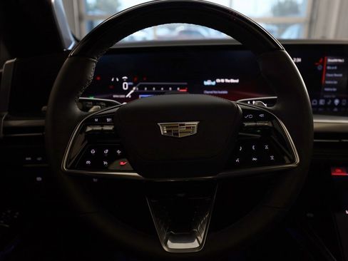 Used 2025 Cadillac Escalade V w/ LPO, ONYX Package image 25