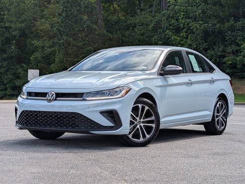 Used 2025 Volkswagen Jetta Sport FWD image 4