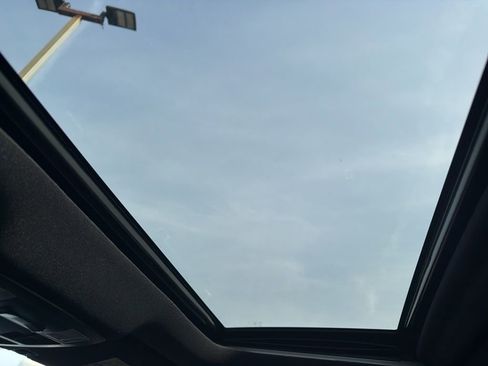 Used 2020 Toyota Tacoma Limited image 15