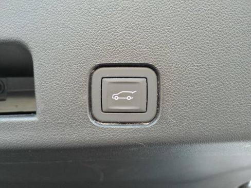 Used 2026 Chevrolet Traverse LT FWD image 28