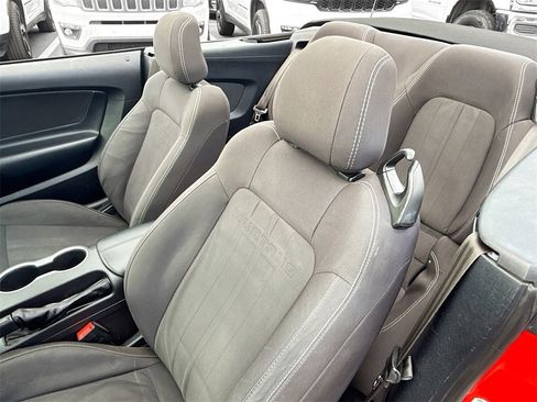 Used 2019 Ford Mustang Convertible image 20