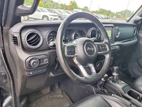 Used 2023 Jeep Wrangler Unlimited Sahara w/ Cold Weather Group AWD/4WD image 16