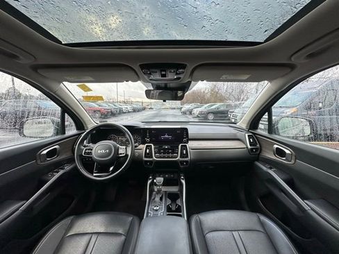 Used 2022 Kia Sorento S w/ Panoramic Sunroof Package image 2