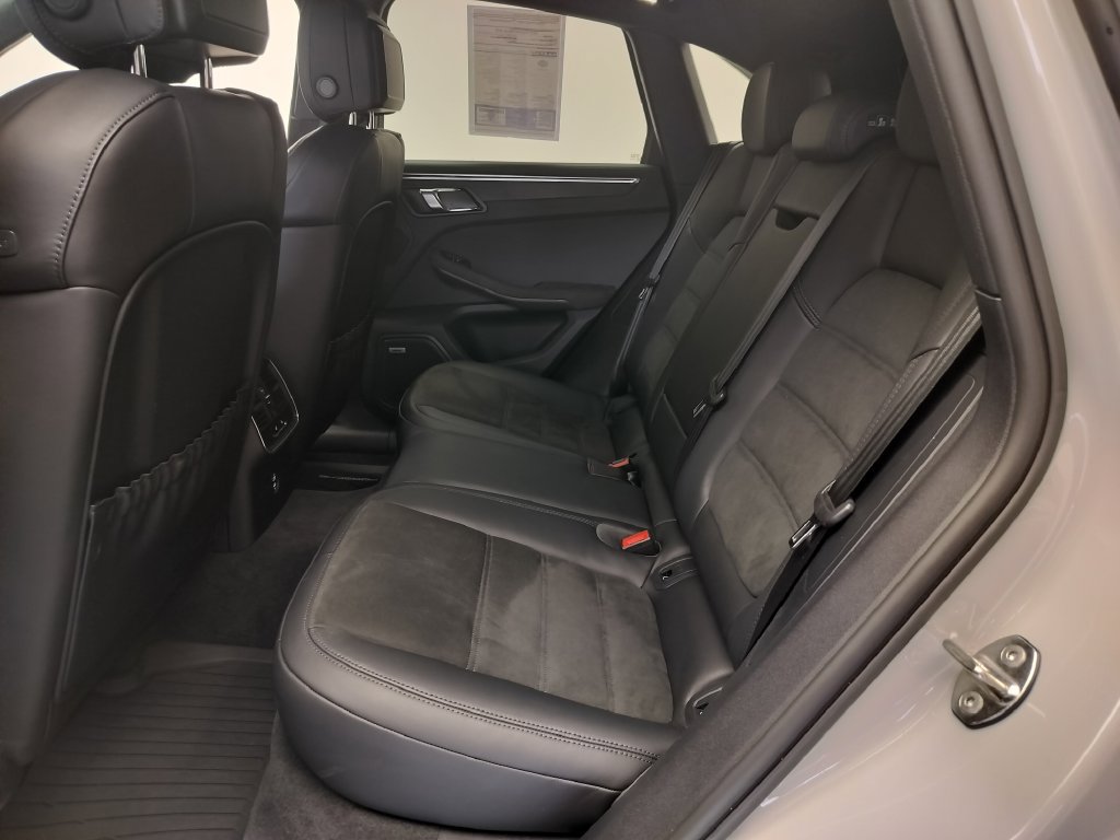 Used 2023 Porsche Macan GTS AWD/4WD image 18
