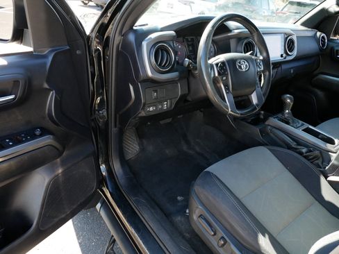 Used 2021 Toyota Tacoma TRD Off-Road w/ Technology Package AWD/4WD image 2