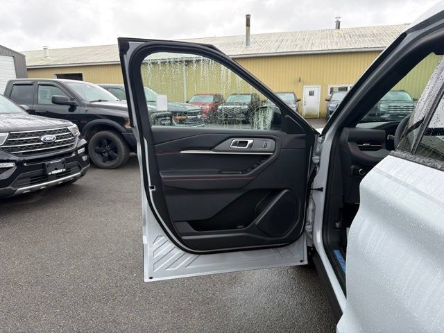 Used 2026 Ford Explorer ST-Line w/ ST-Line Street Pack AWD/4WD image 22