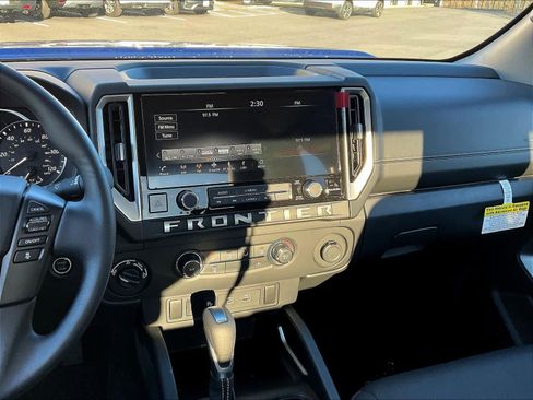 Used 2025 Nissan Frontier SV image 36