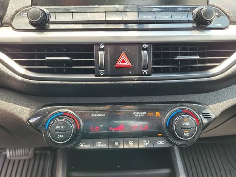 Used 2019 Kia Forte LXS FWD image 17