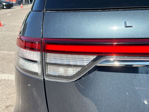 Used 2022 Lincoln Aviator Reserve w/ Elements Package Plus image 10