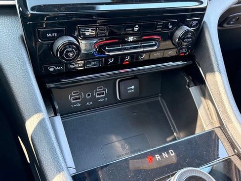 Used 2023 Jeep Grand Cherokee Altitude RWD image 16
