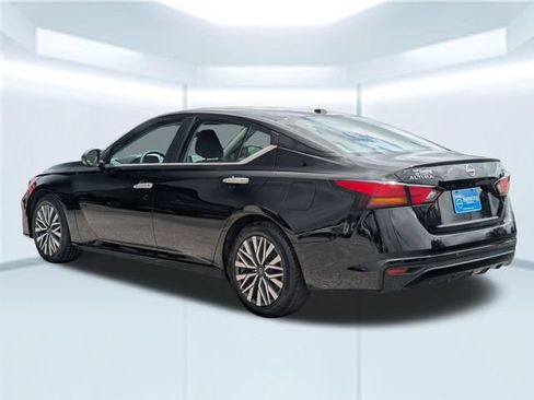 Used 2024 Nissan Altima 2.5 SV FWD image 3