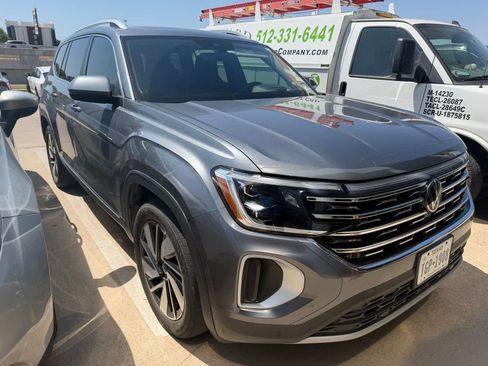 Used 2024 Volkswagen Atlas SEL AWD/4WD image 2