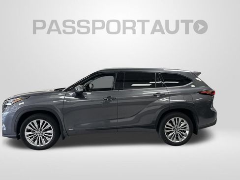 Used 2024 Toyota Highlander Platinum AWD/4WD image 1