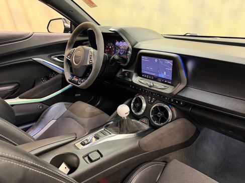 Used 2019 Chevrolet Camaro SS RWD image 29