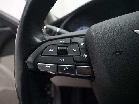 Used 2022 Cadillac XT4 Luxury w/ Cold Weather Package AWD/4WD image 18