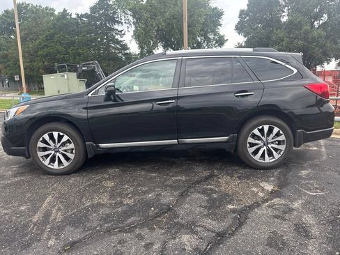Used 2017 Subaru Outback 2.5i Touring AWD/4WD image 6