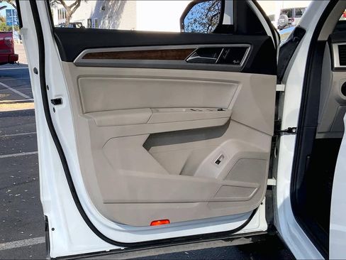 Used 2019 Volkswagen Atlas SEL Premium image 21