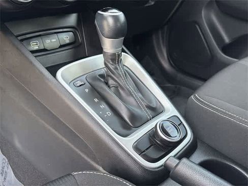 Certified 2023 Hyundai Venue SEL image 24