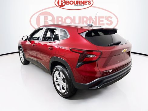 Used 2024 Chevrolet Trax LS FWD image 7