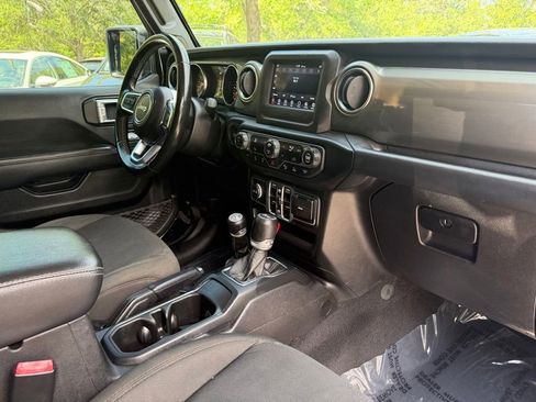 Used 2021 Jeep Wrangler Unlimited Sahara w/ Safety Group AWD/4WD image 10