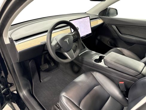 Certified 2021 Tesla Model Y Long Range AWD/4WD image 9
